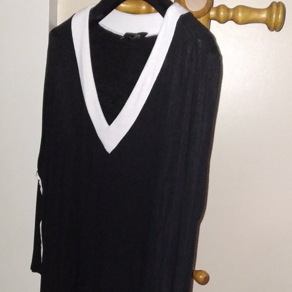 Elegant White and Black Blouse, Famous Suzanne Betro, Size - 1X - Picture 5 of 6